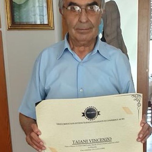 Maiori, a 82 anni Don Vincenzo Taiani consegue una laurea in Psicologia e due dottorati