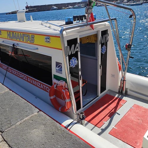 Maiori, ambulanza trasferita a Cetara per servire la vicina Erchie. Arriva in anticipo l'idroambulanza al Porto