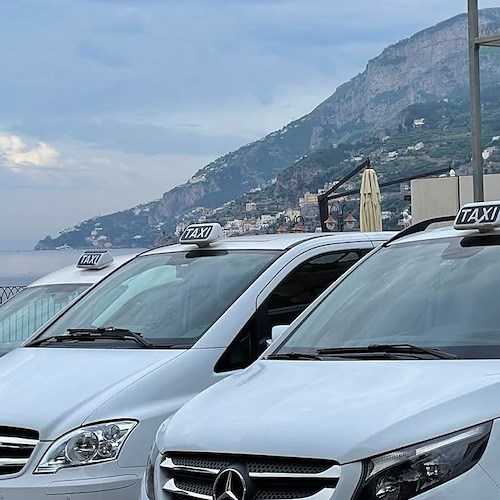 Maiori, arriva in hotel e si accorge di aver dimenticato borsello nel taxi: Carabinieri lo recuperano a Vietri sul Mare