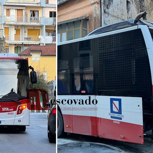 Maiori, bus in fiamme: nessun ferito tra gli studenti diretti ad Amalfi