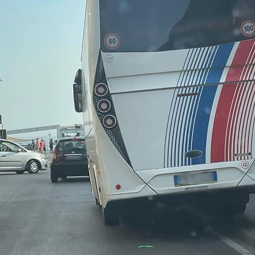 Maiori: bus in panne si ferma per quasi due ore su via Nuova Chiunzi, autista sanzionato