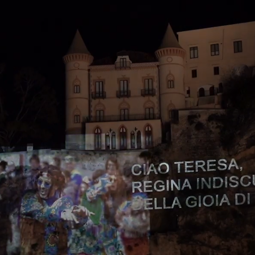 Maiori, dedicato a Teresa Criscuolo il videomapping del 48esimo Gran Carnevale