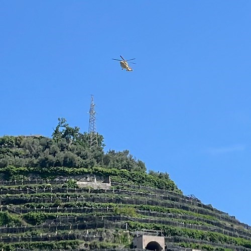 Maiori, giovane donna cade da un terrazzamento. Intervento dell’elisoccorso [FOTO e VIDEO]