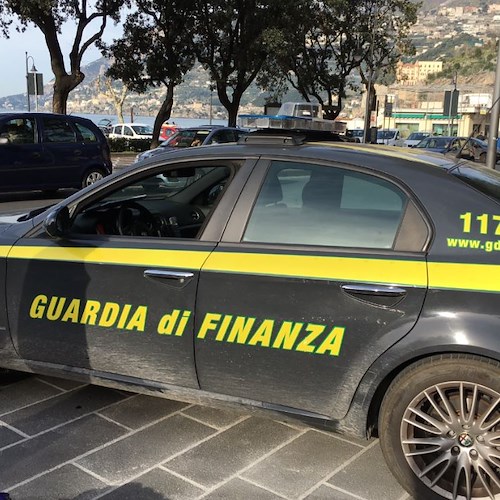 Maiori, Guardia di Finanza al Comune: indagini su concessioni ai dehors del Corso