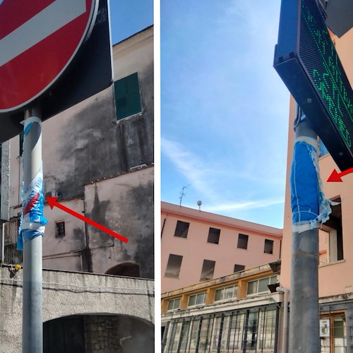 Maiori, ignoti strappano striscioni affissi per festeggiare il Napoli: tifosi li sostituiscono /FOTO