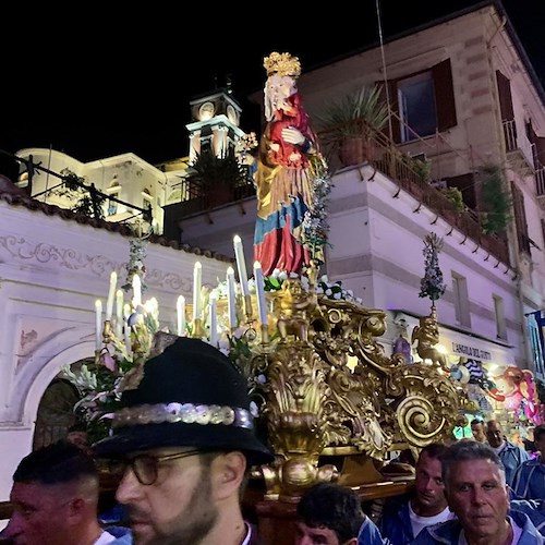 Maiori in festa per Santa Maria a Mare: partecipazione ed emozione alla processione dell'incoronazione [FOTO]