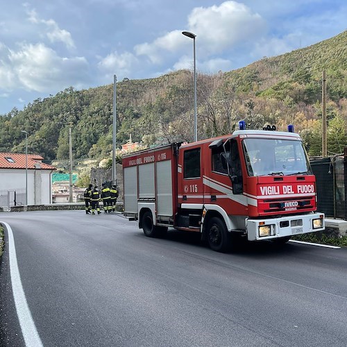 Maiori: incendio a quadro elettrico sul ciglio della strada, provvidenziale l'intervento dei pompieri