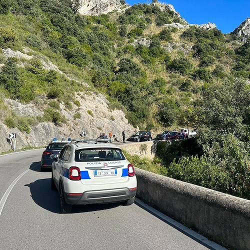 Maiori, incidente a Capo d'Orso: motociclista in ospedale /foto