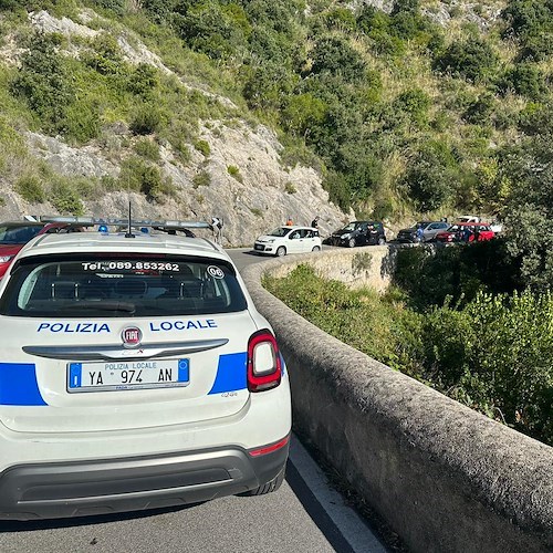 Maiori, incidente a Capo d'Orso: motociclista in ospedale /foto