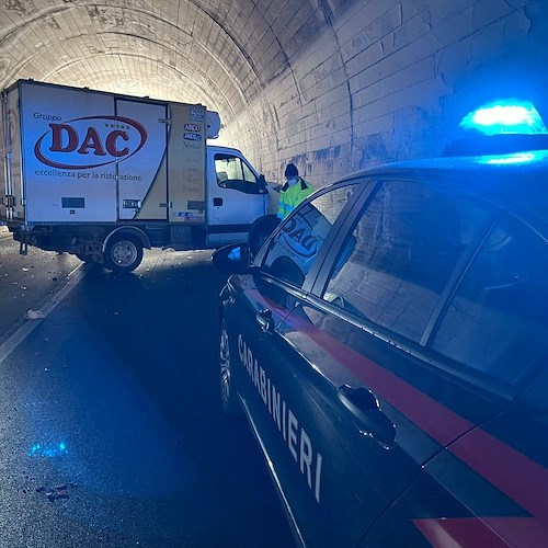 Maiori: incidente in galleria a causa di un sorpasso. Coinvolti tre veicoli, un uomo in ospedale