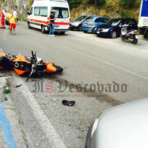 Maiori, incidente tra auto e moto sulla Sp2. 29enne di Ravello in ospedale /FOTO