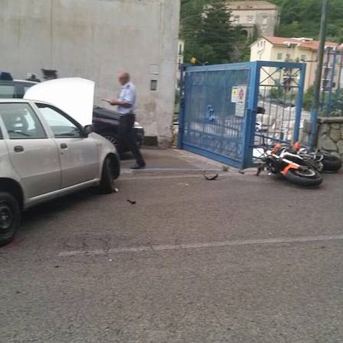 Maiori, incidente tra auto e moto sulla Sp2. 29enne di Ravello in ospedale /FOTO