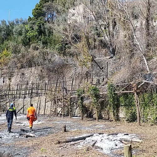 Maiori: l'incendio è stato domato, uomini impegnati nelle ultime operazioni di bonifica