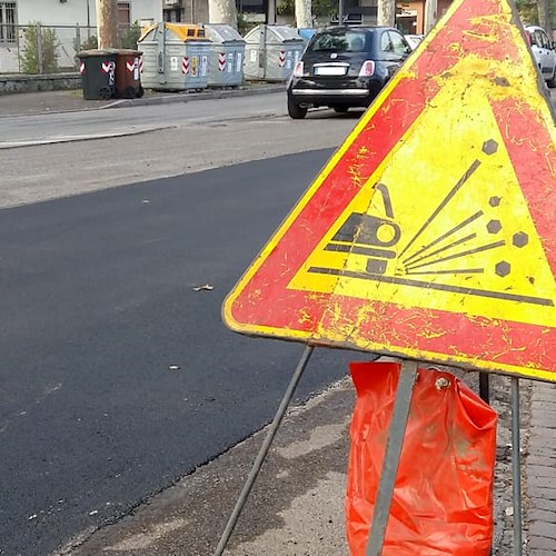 Maiori, nuovo asfalto a Via Nuova Chiunzi: 22 settembre divieto di sosta