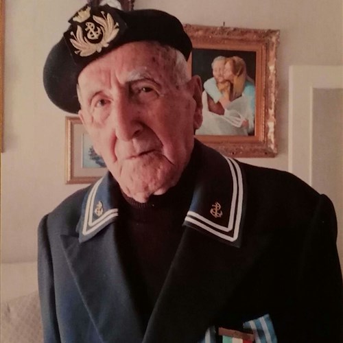 Maiori, per i 100 anni del marinaio Antonio Deponte festa grande al Comune 