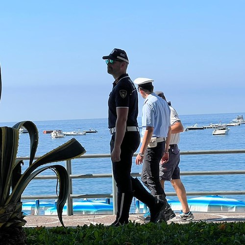 Maiori, Polizia locale e Guardia Costiera insieme per il controllo degli scarichi in fogna degli stabilimenti balneari