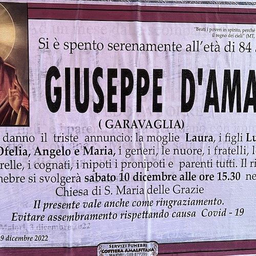 Maiori porge commossa l'ultimo saluto a Giuseppe D'Amato, aveva 84 anni