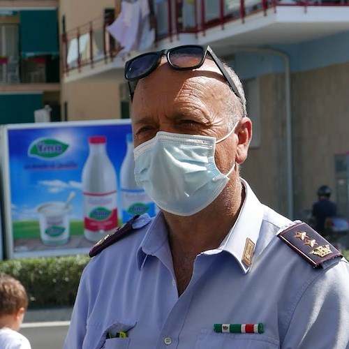 Maiori, sanzionati per un totale di 10mila euro due venditori ambulanti abusivi in spiaggia