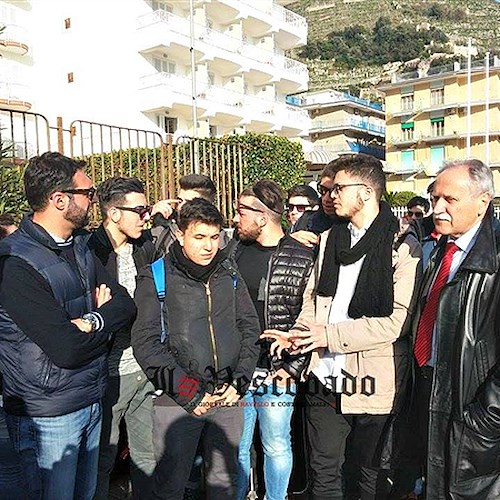 Maiori: sono tornati studenti Alberghiero in crociera a Tunisi. Commozione e abbracci con i genitori /FOTO e VIDEO