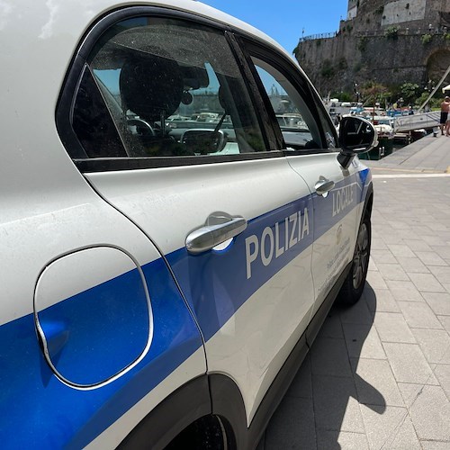 Malore in barca, giovane soccorso al porto di Maiori. Ambulanza arriva dopo oltre un'ora da Positano 