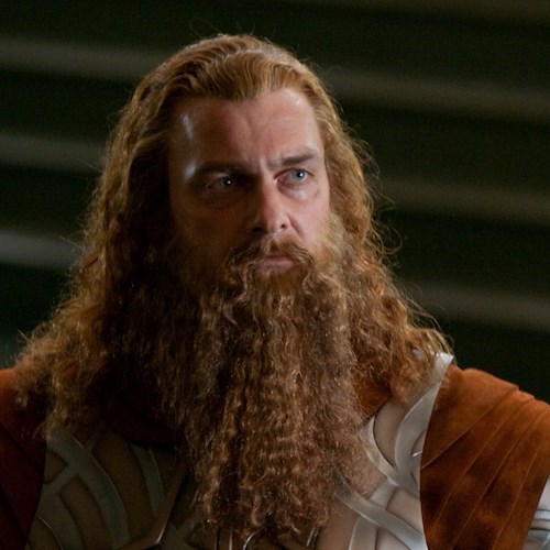Malore mentre girava film a Ischia: muore a 59 anni Ray Stevenson, l’attore di "Roma" e “Thor”