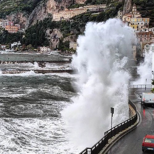 Maltempo in Costa d'Amalfi, è Matteo Conforti l'autore della fotografia che ieri ha fatto il giro del mondo / FOTO 