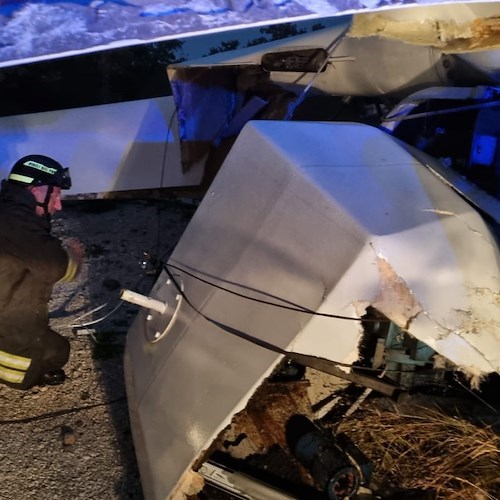 Maltempo, spaventoso temporale con raffiche di vento abbatte pala eolica a Campagna