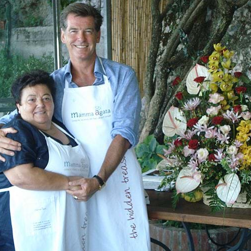 Mamma Agata compie 80 anni, una vita trascorsa ad accogliere turisti e vip nella sua scuola di cucina di Ravello