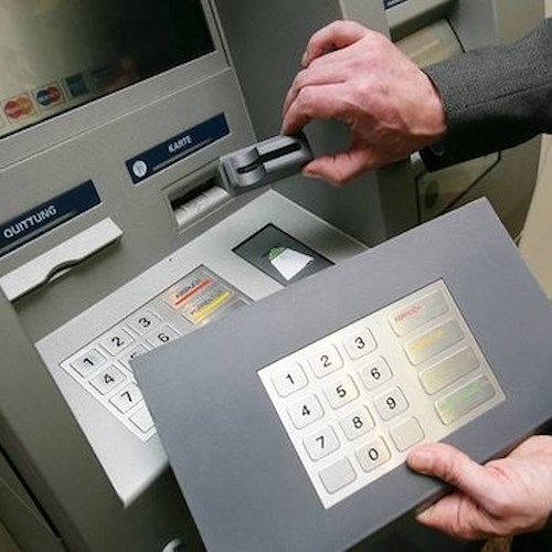 Manomettevano i bancomat di Positano, arrestati due bulgari 