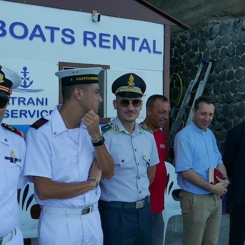 Marina di Atrani è finalmente realtà: dopo la cerimonia una coppia di sposi inglesi "inaugura" il nuovo approdo /FOTO e VIDEO