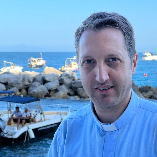 Marina di Atrani è finalmente realtà: dopo la cerimonia una coppia di sposi inglesi "inaugura" il nuovo approdo /FOTO e VIDEO
