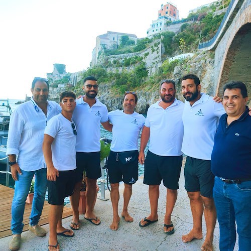 Marina di Atrani è finalmente realtà: dopo la cerimonia una coppia di sposi inglesi "inaugura" il nuovo approdo /FOTO e VIDEO