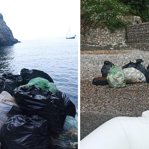 Massa Lubrense, ripulita dai rifiuti delle mareggiate la spiaggia del fiordo di Crapolla