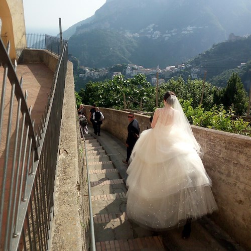 Matrimonio da favola a Ravello: la sposa americana a dorso di mulo [FOTO]