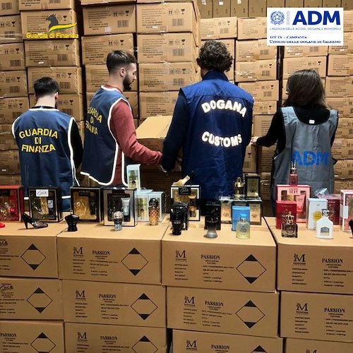Maxi sequestro di profumi contraffatti a Salerno: bloccati prima che potessero essere immessi nel mercato<br />&copy; Guardia di Finanza / ADM