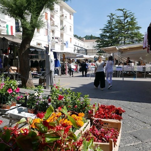 Mercato settimanale a Maiori: trovato l'accordo tra Comune e ambulanti