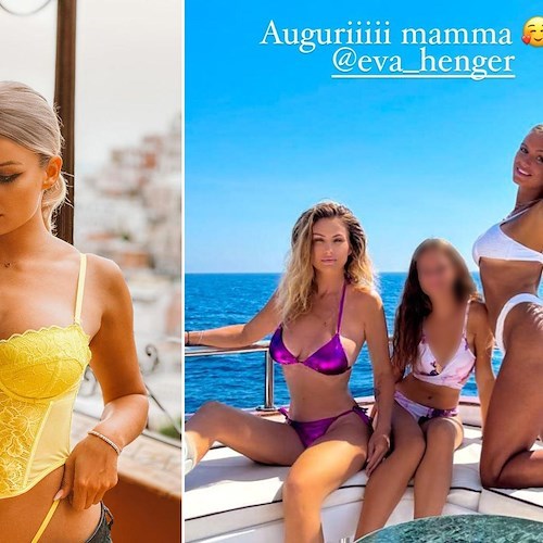 Mercedesz Henger a Positano con il fidanzato Nico, relax nonostante il giorno piovoso