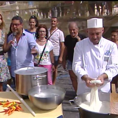 Mezzogiorno in Famiglia: Amalfi surclassa anche Castellaneta, prossima sfida in TV con Spello /VIDEO