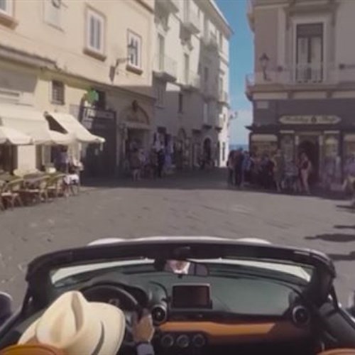 Mini spot Fiat 124 Spider tra Amalfi, Positano e Sorrento lancia il concorso 'Roads' /VIDEO