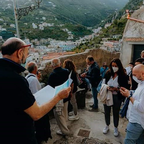 Minori, 30 maggio ..incostieraamalfitana.it premia gli studenti e inaugura “La Panchina della Pace”