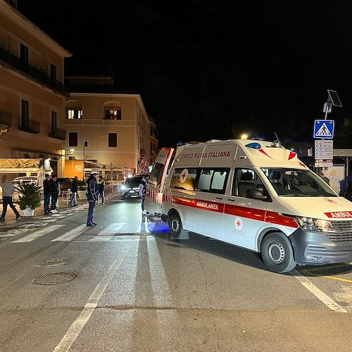 Minori, anziano investito da uno scooter. Trasportato in ambulanza a Castiglione