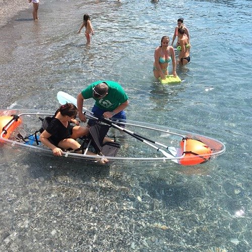 Minori: arriva la canoa trasparente, per una vacanza fra sport e turismo /FOTO