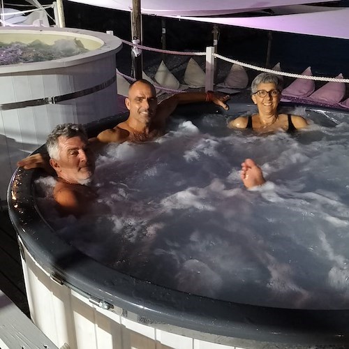 Minori, classe 1969 si riunisce per una serata relax in OtiumSpa sul Mare /Foto /Video