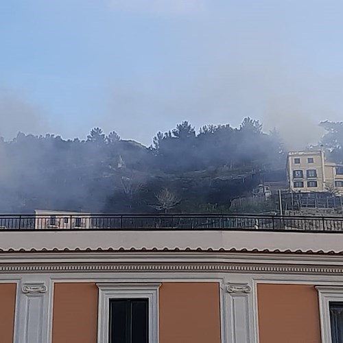 Minori, disagi per accensione sterpaglie: Sindaco rivede regolamento /L’ORDINANZA