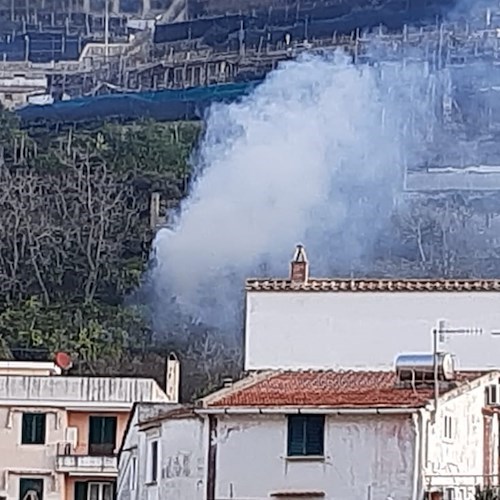 Minori, disagi per accensione sterpaglie: Sindaco rivede regolamento /L’ORDINANZA
