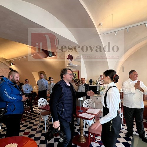 Minori, dopo la benedizione di Don Ennio stasera si inaugura il ristorante "Sal De Riso Gourmet"