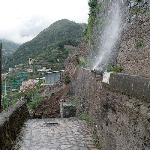 Minori, frana blocca sentiero pedonale a Torre