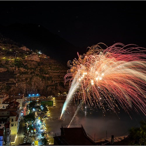 Minori, i fuochi pirotecnici per Santa Trofimena nei suggestivi scatti di Sergio Aresi