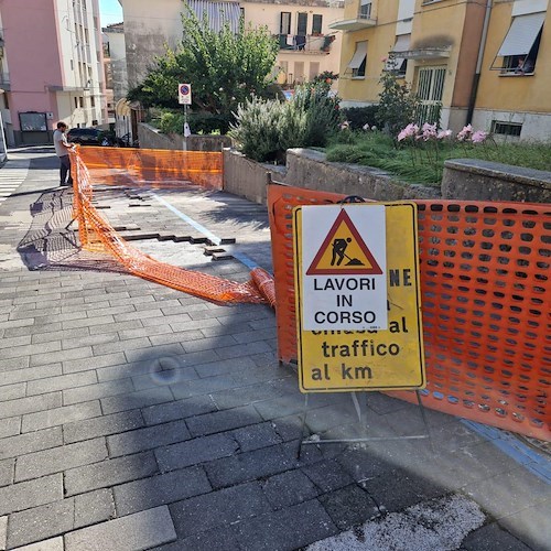 Minori, in corso rifacimento pavimentazione nelle aree antistanti gli edifici scolastici di Minori 