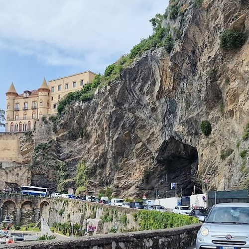 Minori, sequestrata “Grotta dell’Annunziata” al confine con Maiori: per la Procura «illecitamente utilizzata per scopi commerciali»